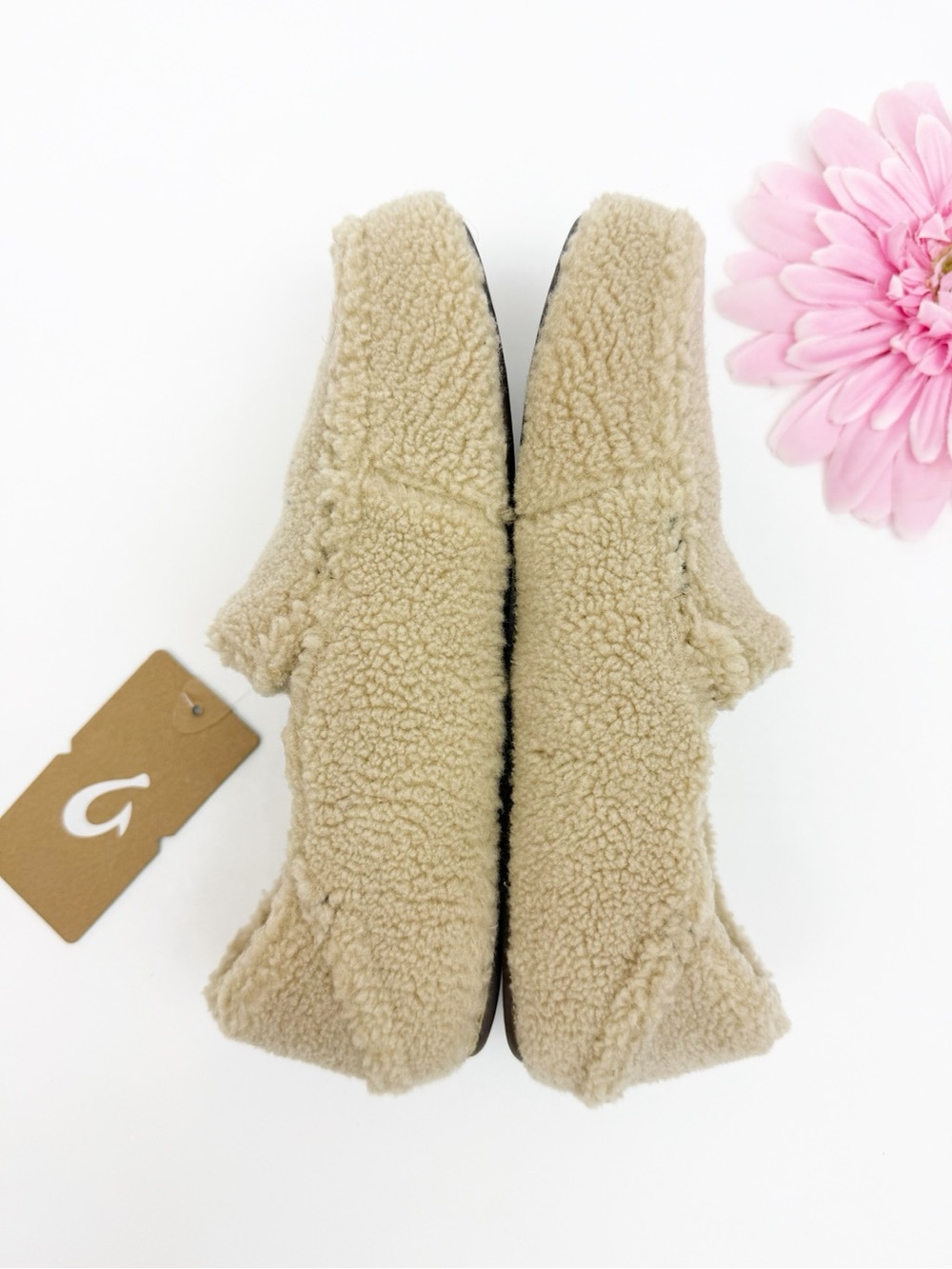 OluKai Women's Nohea Heu Slippers Sandbar Tan Beige Sherpa Fleece - Picture 4 of 12